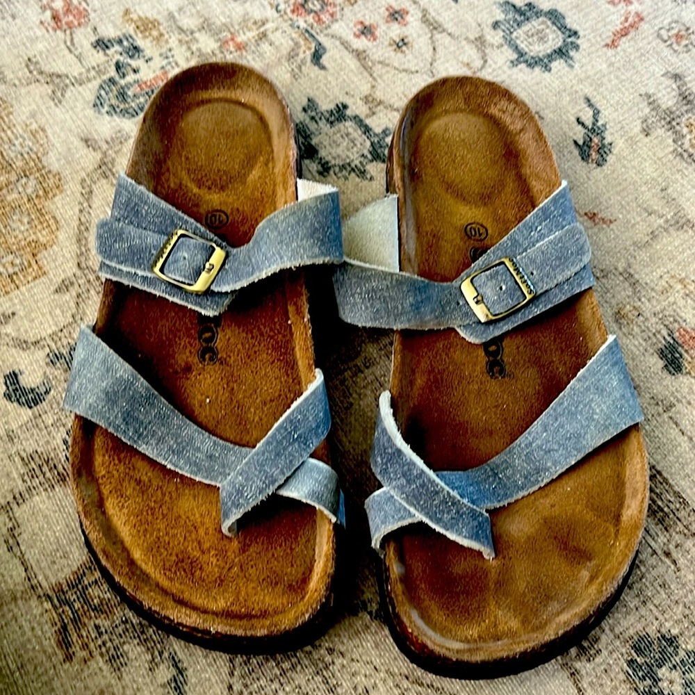 Size 10 Softmoc sandals